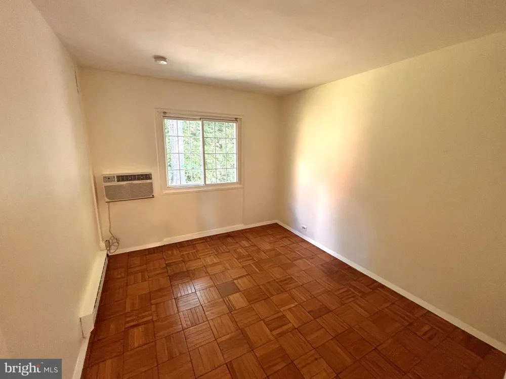 1643 PRESTON ROAD Alexandria, VA 22302