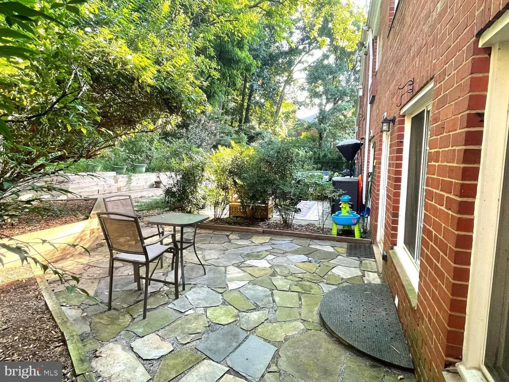 1643 PRESTON ROAD Alexandria, VA 22302