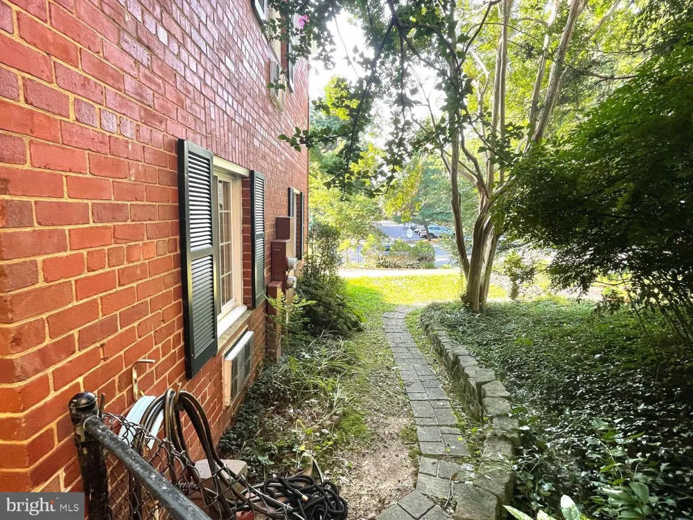 1643 PRESTON ROAD Alexandria, VA 22302