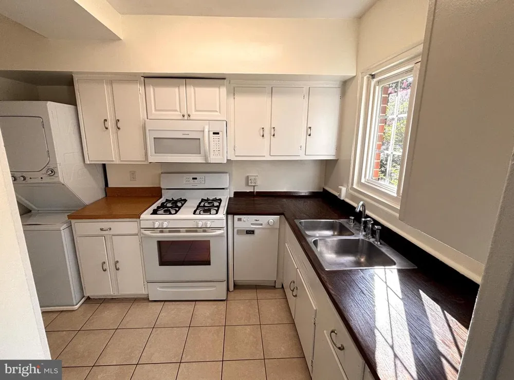 1643 PRESTON ROAD Alexandria, VA 22302