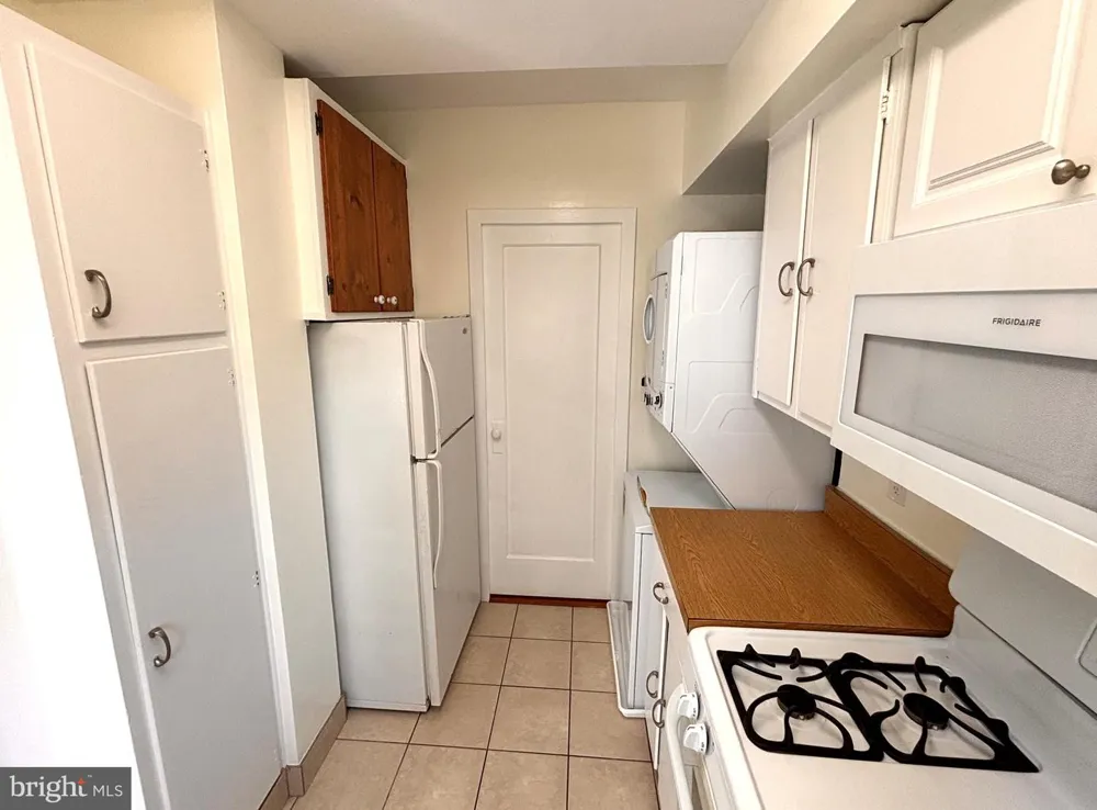 1643 PRESTON ROAD Alexandria, VA 22302
