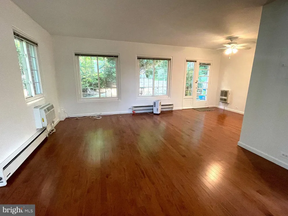 1643 PRESTON ROAD Alexandria, VA 22302