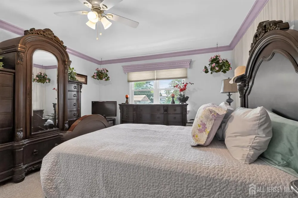 4 Windsor Road Howell, NJ 07731