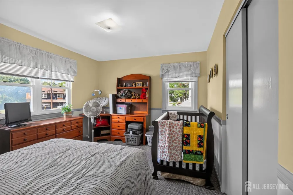 4 Windsor Road Howell, NJ 07731