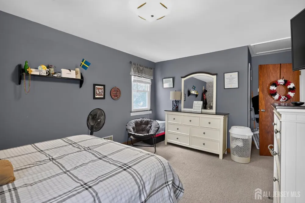 4 Windsor Road Howell, NJ 07731