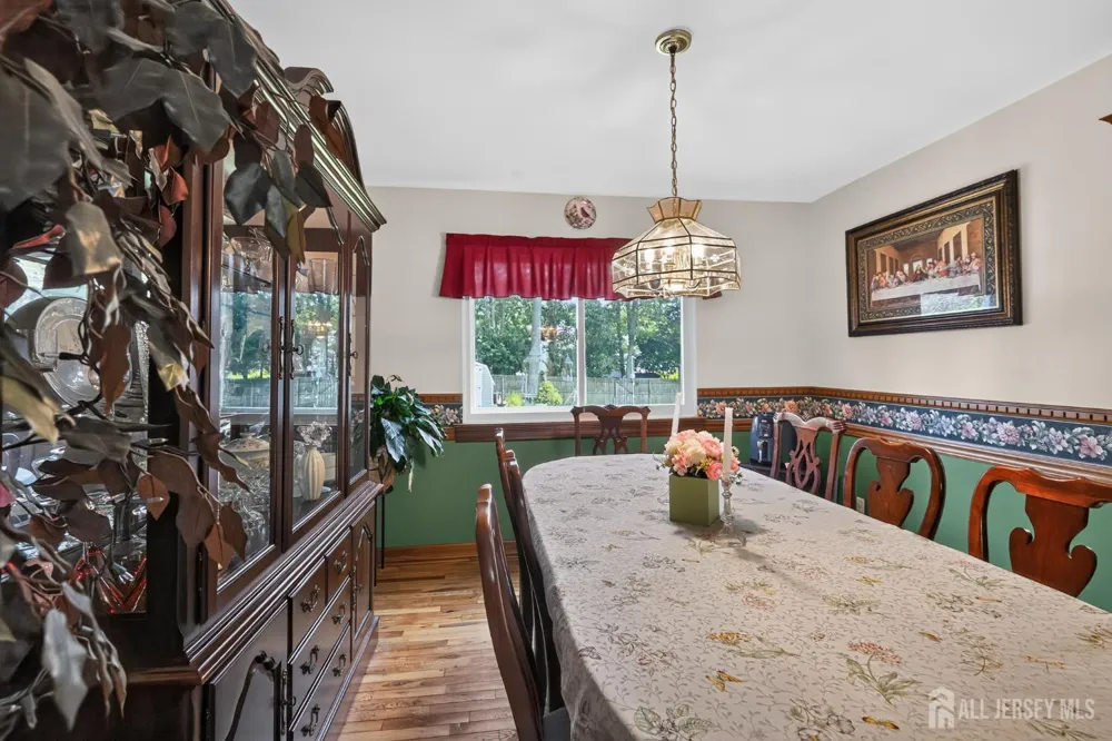 4 Windsor Road Howell, NJ 07731