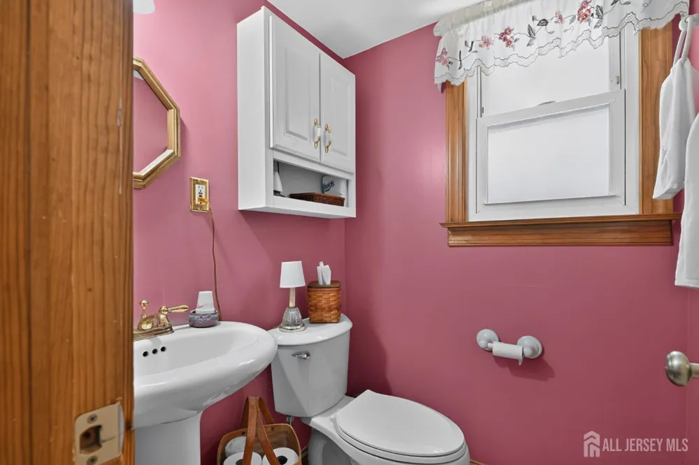 4 Windsor Road Howell, NJ 07731