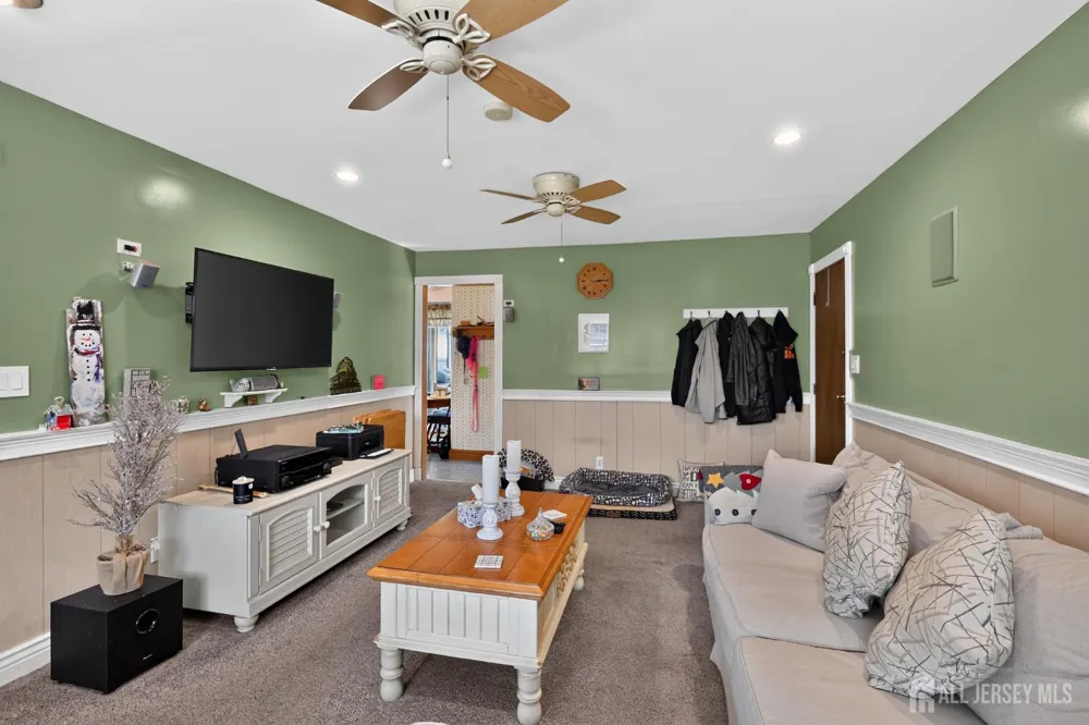4 Windsor Road Howell, NJ 07731