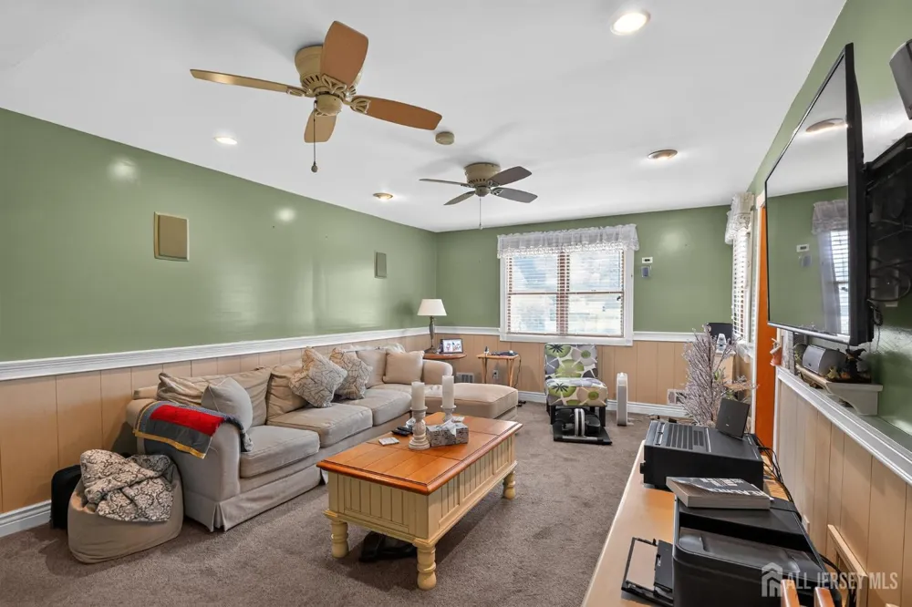 4 Windsor Road Howell, NJ 07731