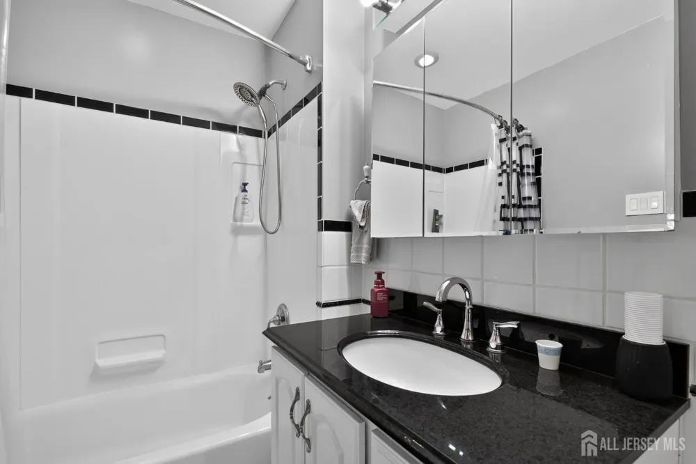 4 Windsor Road Howell, NJ 07731