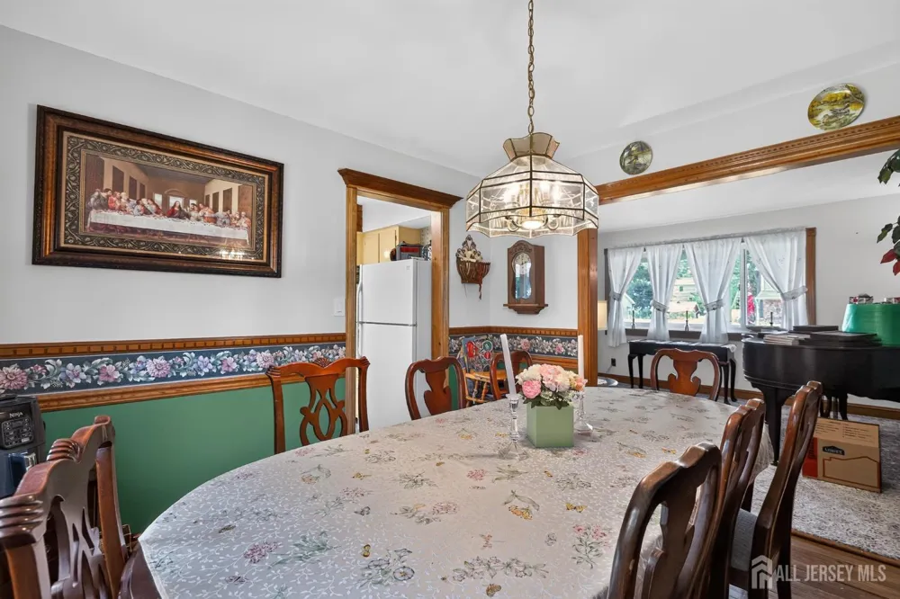 4 Windsor Road Howell, NJ 07731