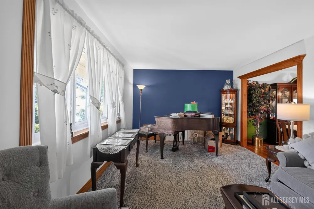 4 Windsor Road Howell, NJ 07731