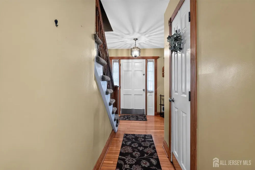 4 Windsor Road Howell, NJ 07731