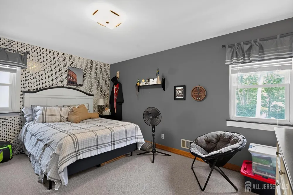 4 Windsor Road Howell, NJ 07731