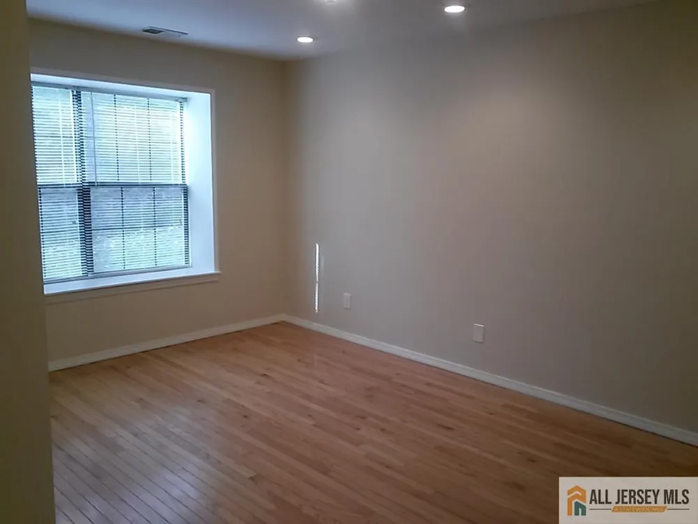 510 Sunshine Court Sayreville, NJ 08859