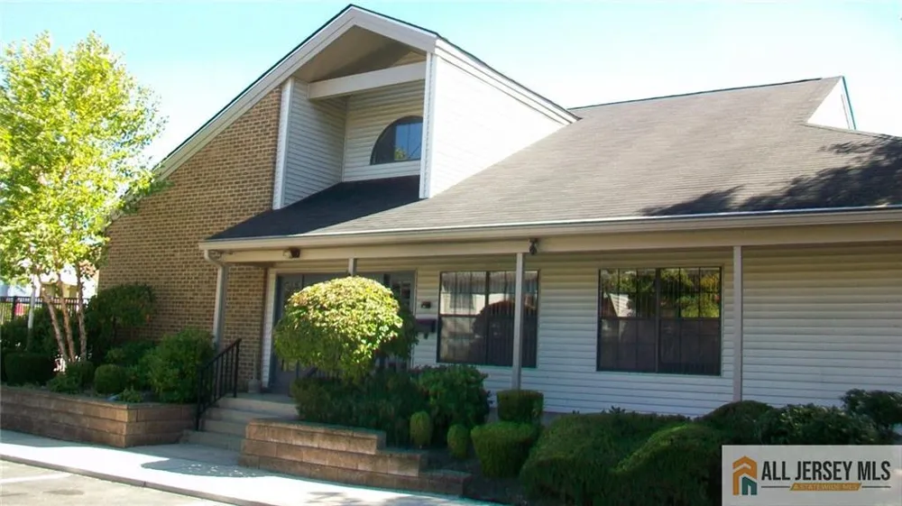 510 Sunshine Court Sayreville, NJ 08859