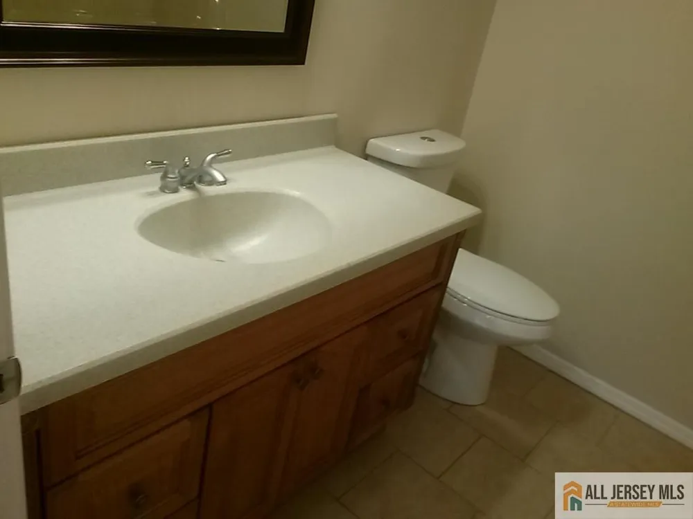 510 Sunshine Court Sayreville, NJ 08859