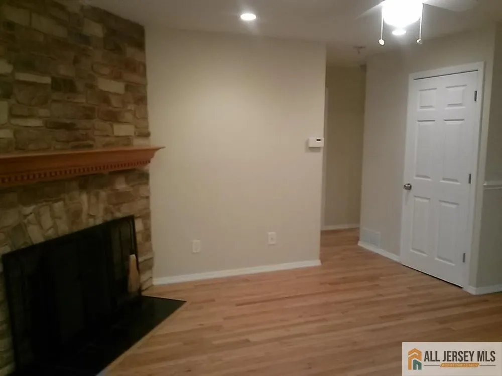 510 Sunshine Court Sayreville, NJ 08859