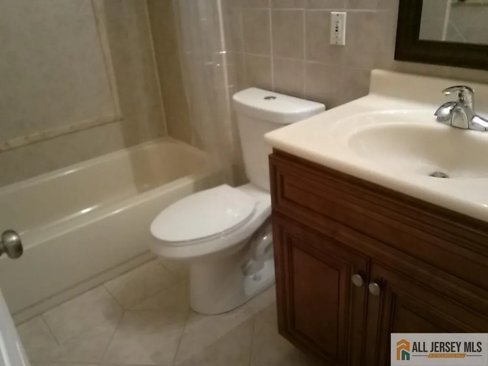 510 Sunshine Court Sayreville, NJ 08859