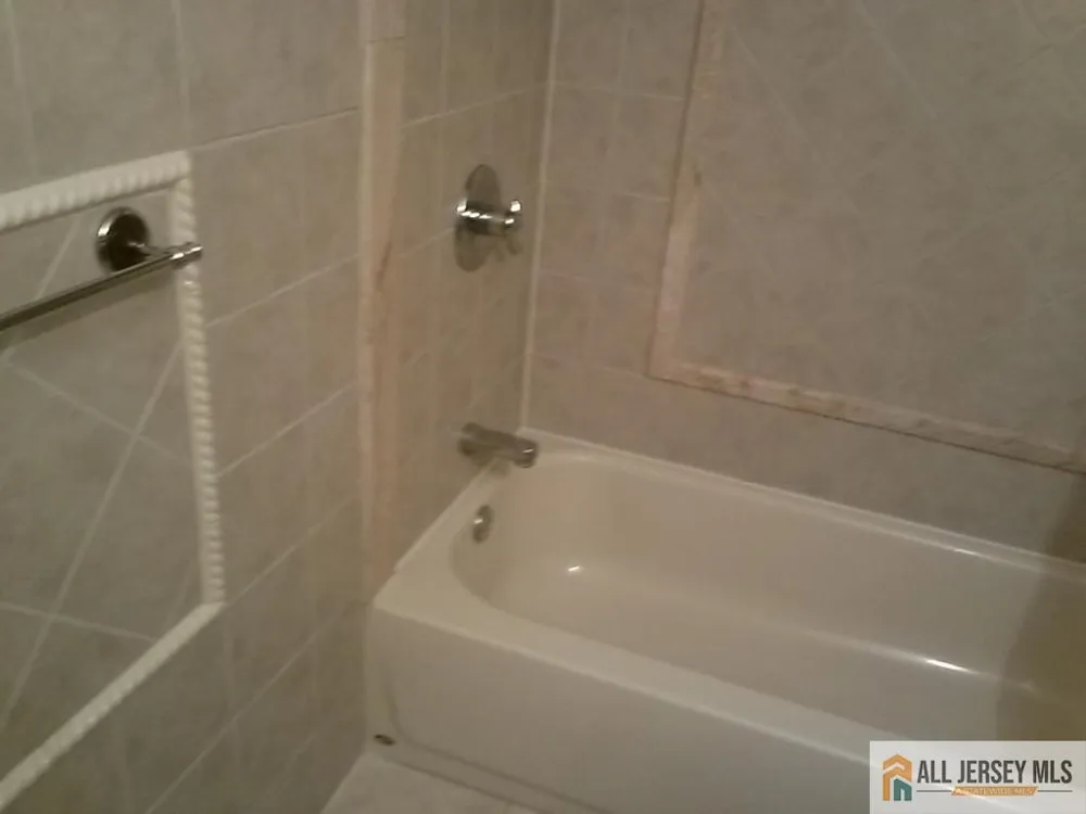 510 Sunshine Court Sayreville, NJ 08859
