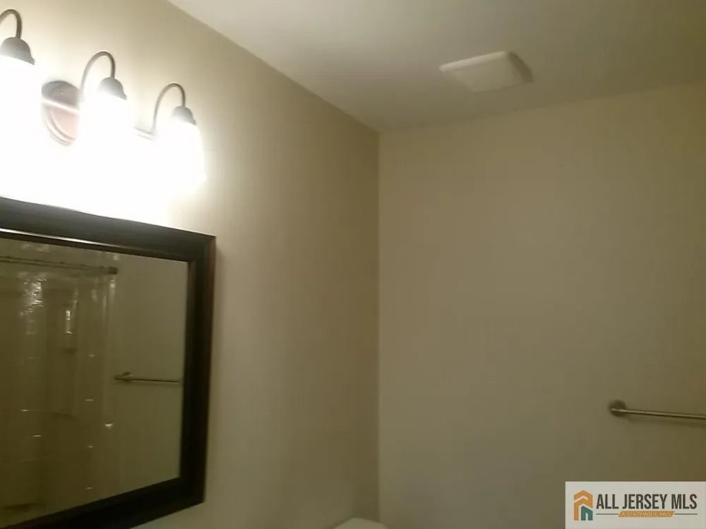510 Sunshine Court Sayreville, NJ 08859