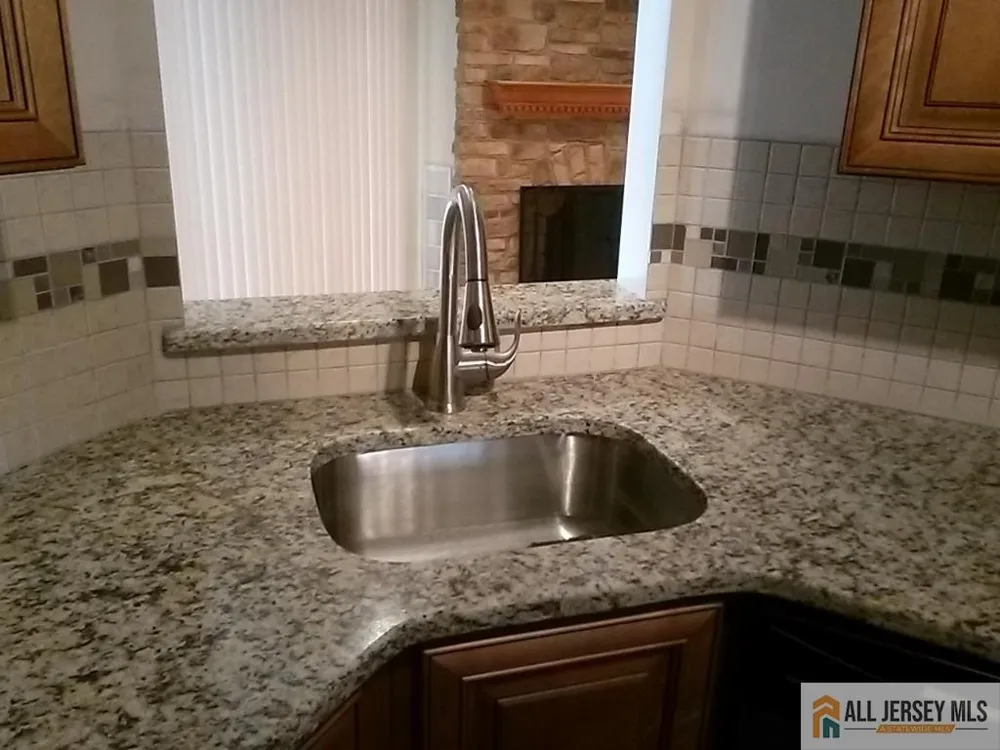 510 Sunshine Court Sayreville, NJ 08859
