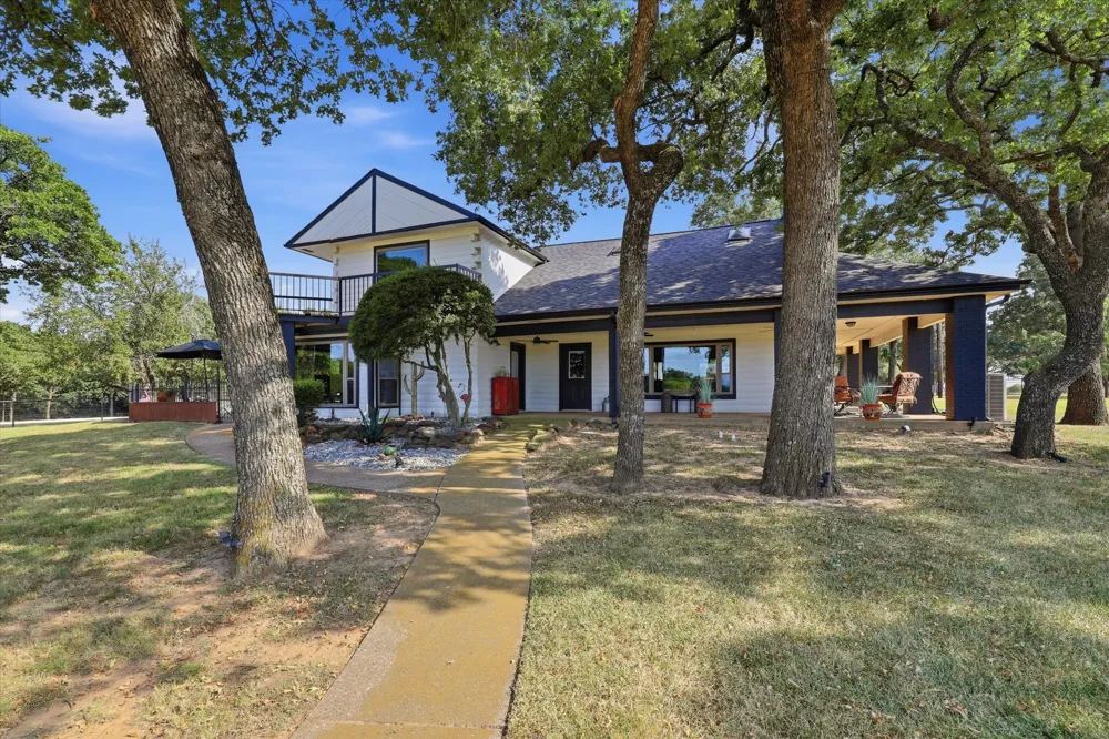12 County Road 2114 Gainesville, TX 76240