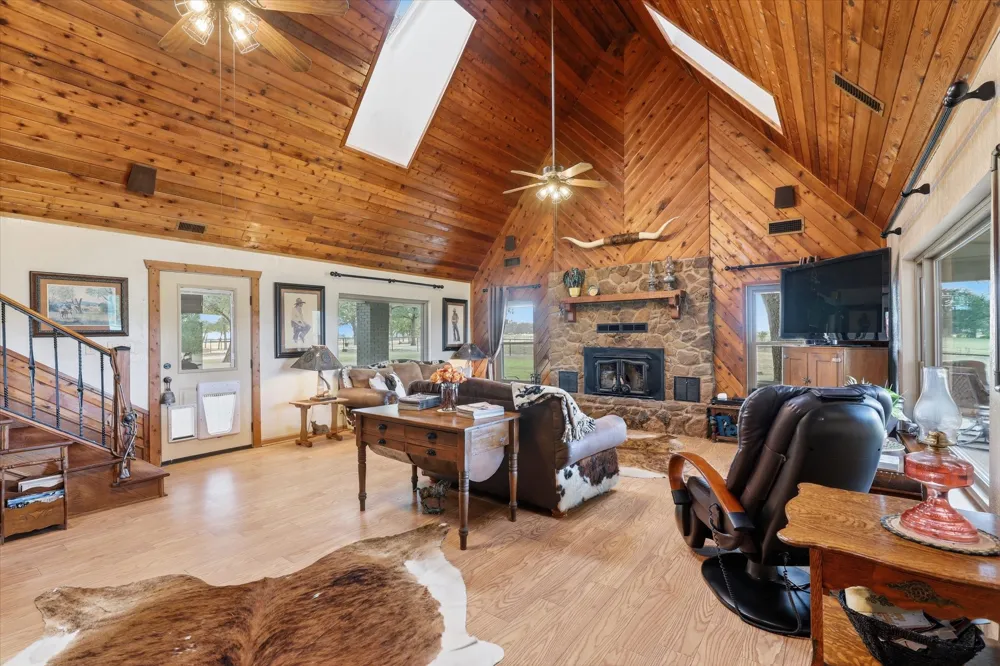 12 County Road 2114 Gainesville, TX 76240