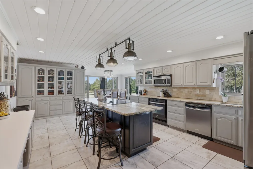 12 County Road 2114 Gainesville, TX 76240