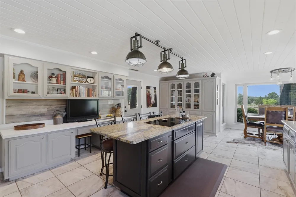 12 County Road 2114 Gainesville, TX 76240