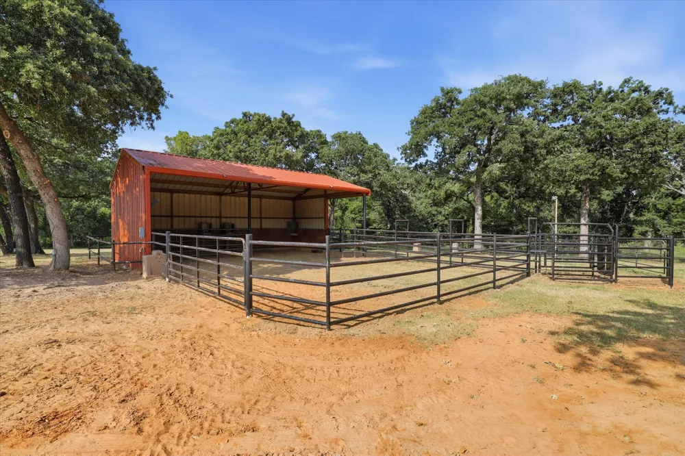 12 County Road 2114 Gainesville, TX 76240