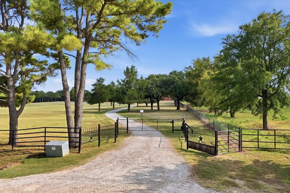 12 County Road 2114 Gainesville, TX 76240