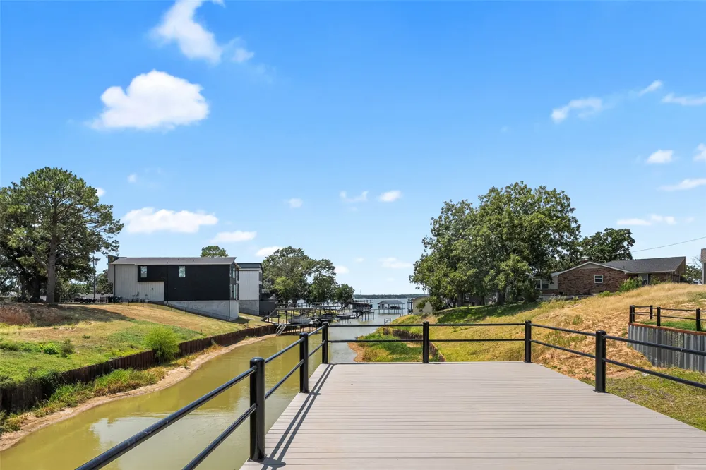 219 Autumn Wood Trail Gun Barrel City, TX 75156