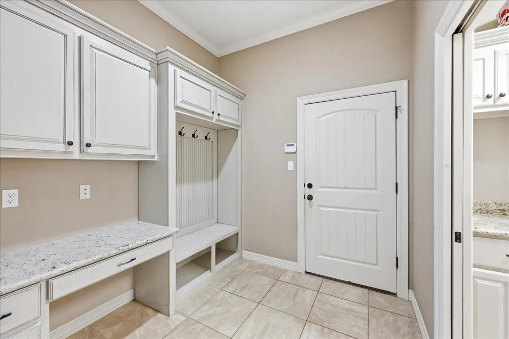 160 Colonial Estates Drive Bridge City, TX 77611