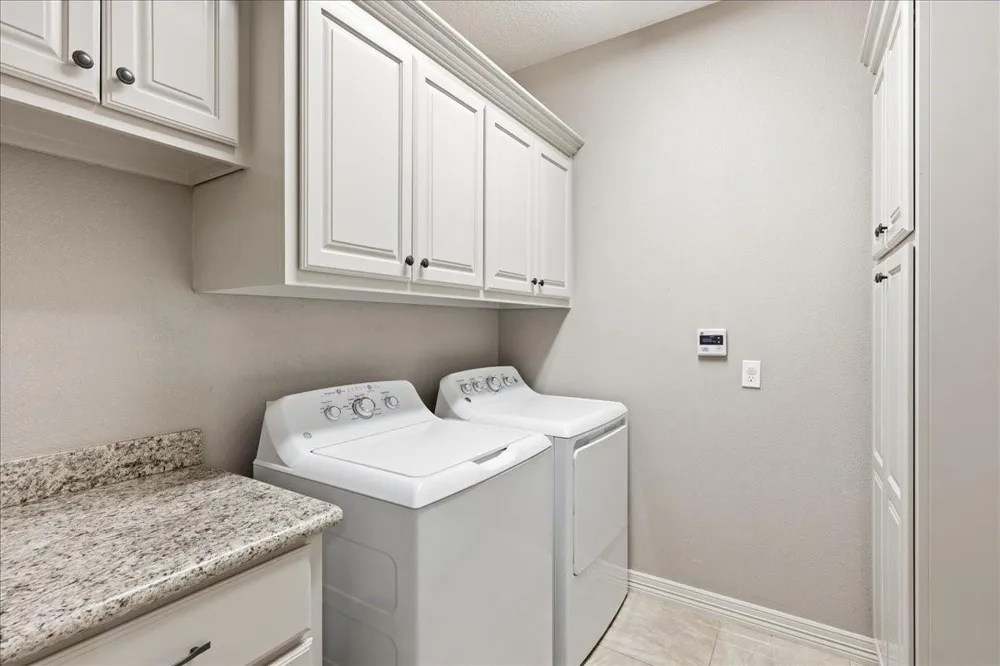 160 Colonial Estates Drive Bridge City, TX 77611