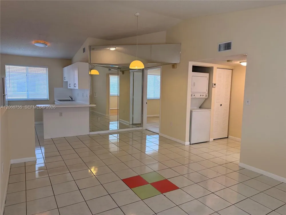 8019 Lake Dr #202 Doral, FL 33166
