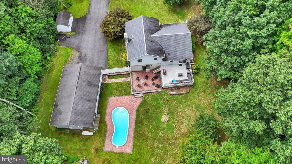 696 PINE HILL ROAD Andreas, PA 18211
