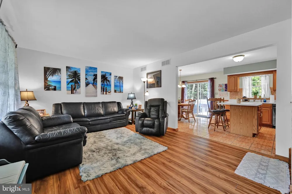 696 PINE HILL ROAD Andreas, PA 18211