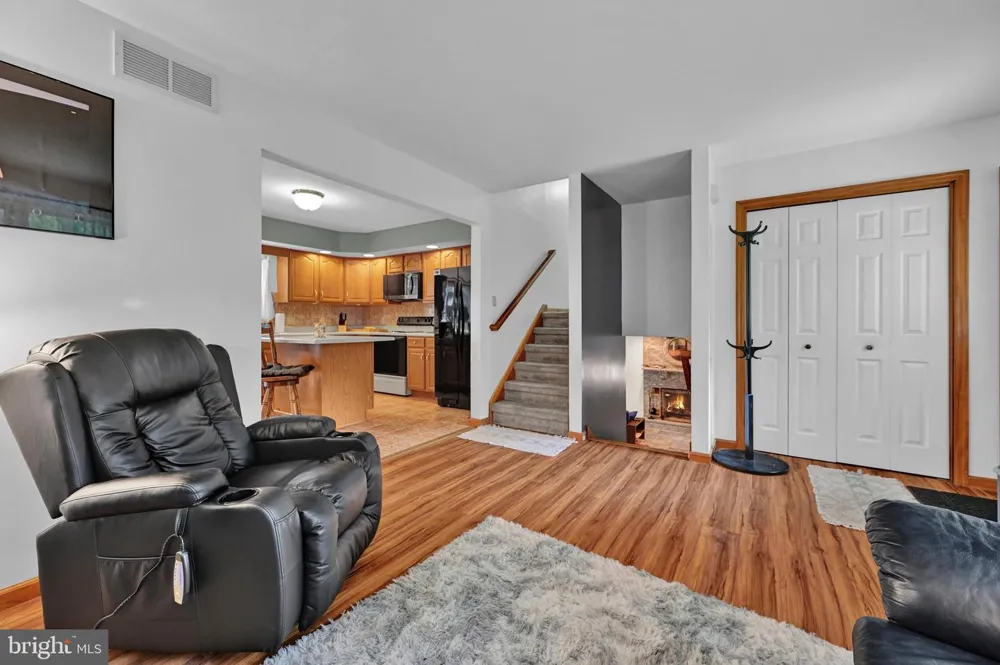 696 PINE HILL ROAD Andreas, PA 18211