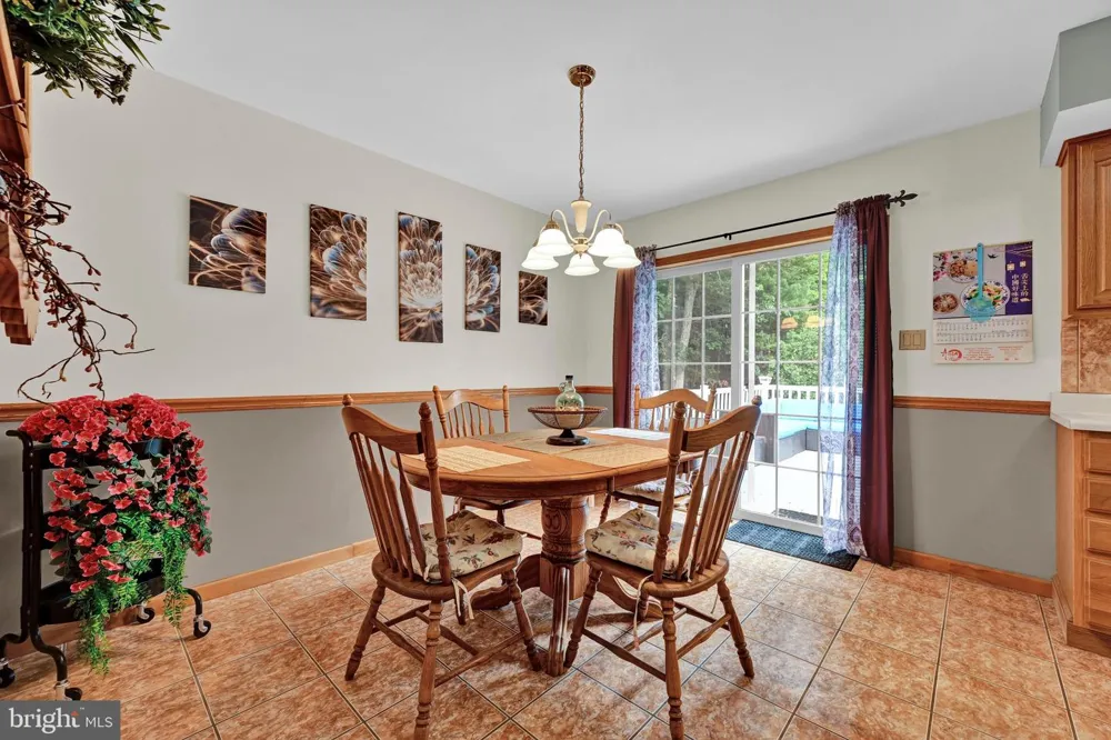 696 PINE HILL ROAD Andreas, PA 18211