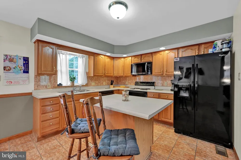 696 PINE HILL ROAD Andreas, PA 18211