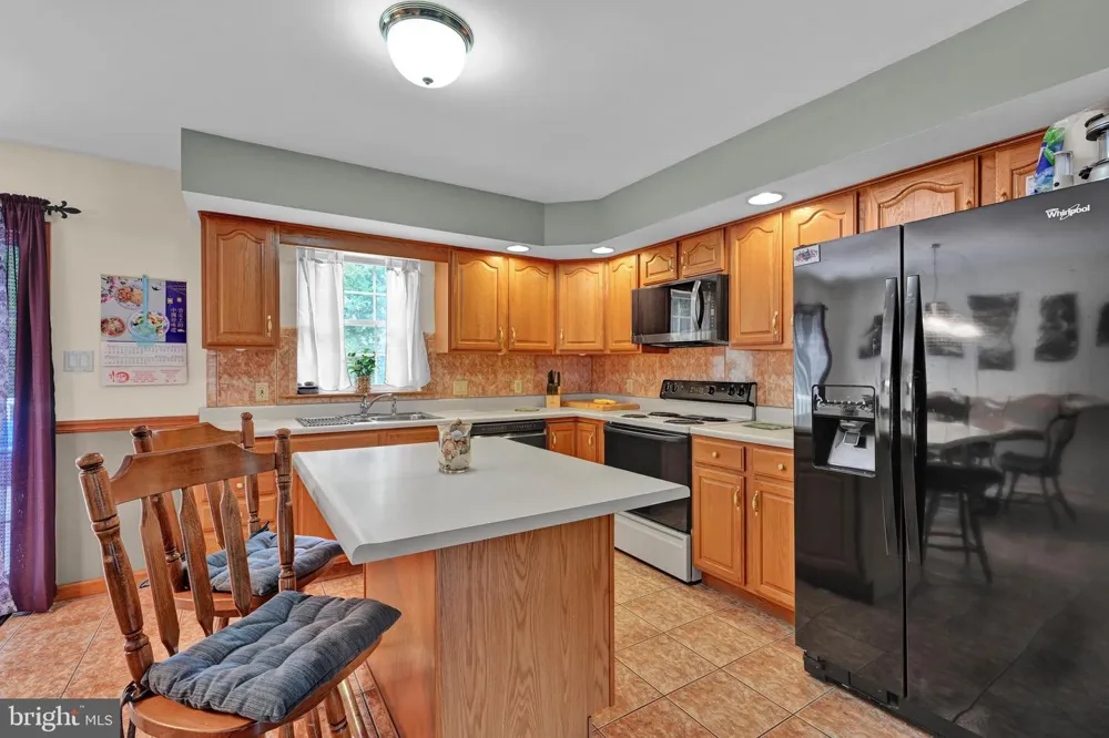 696 PINE HILL ROAD Andreas, PA 18211