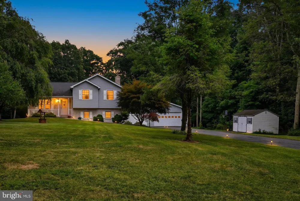 696 PINE HILL ROAD Andreas, PA 18211