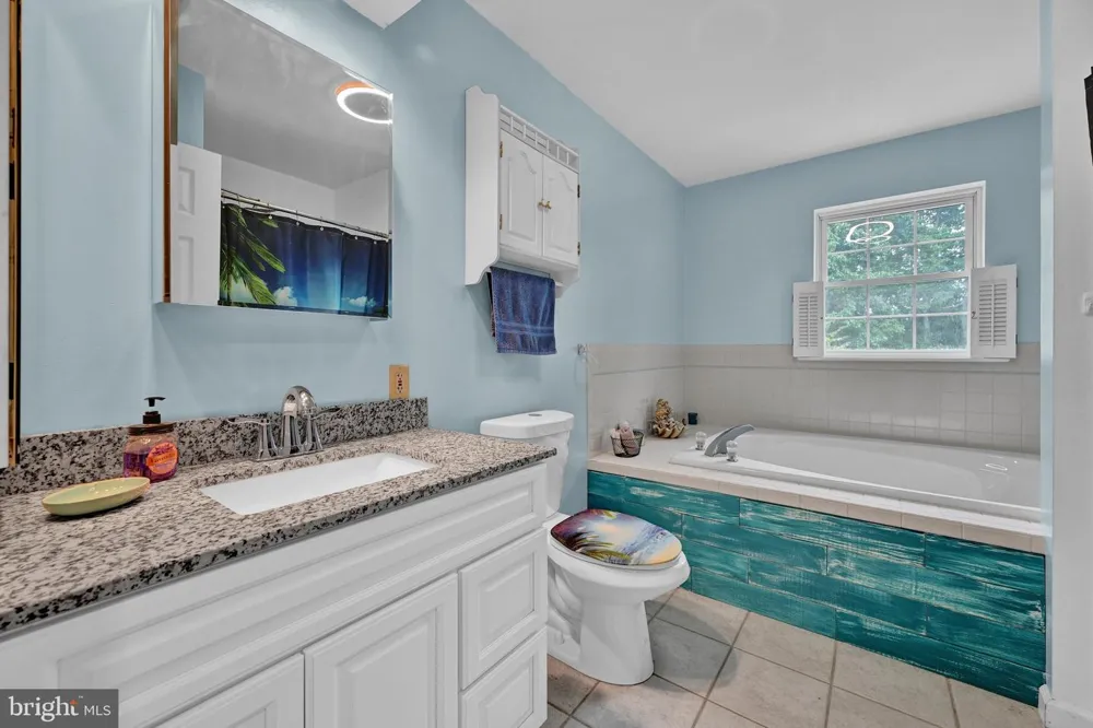 696 PINE HILL ROAD Andreas, PA 18211