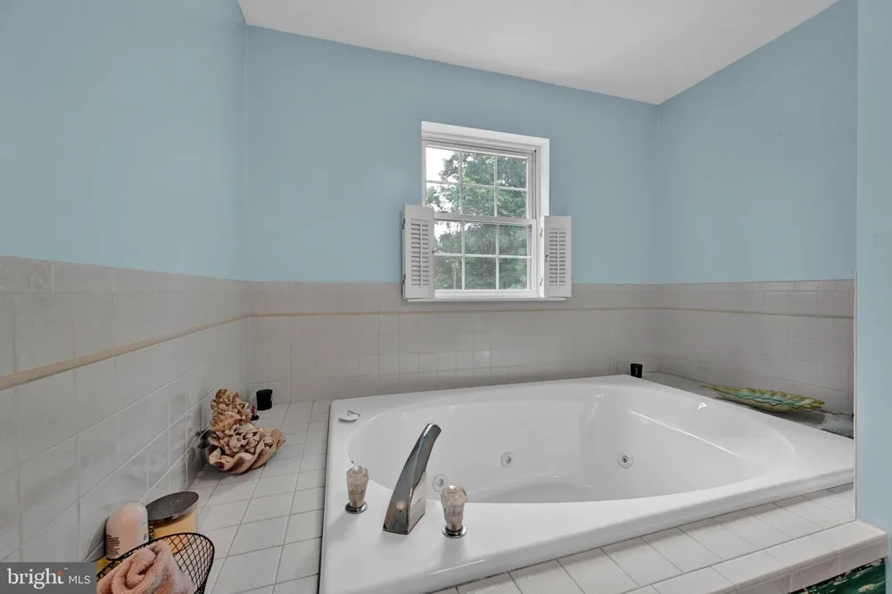 696 PINE HILL ROAD Andreas, PA 18211