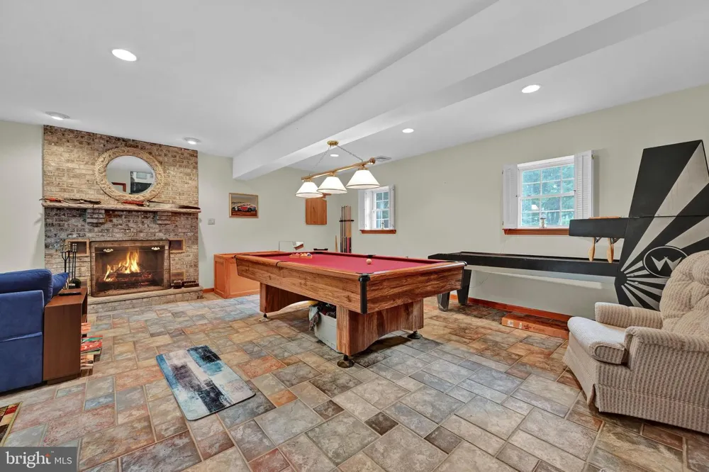 696 PINE HILL ROAD Andreas, PA 18211