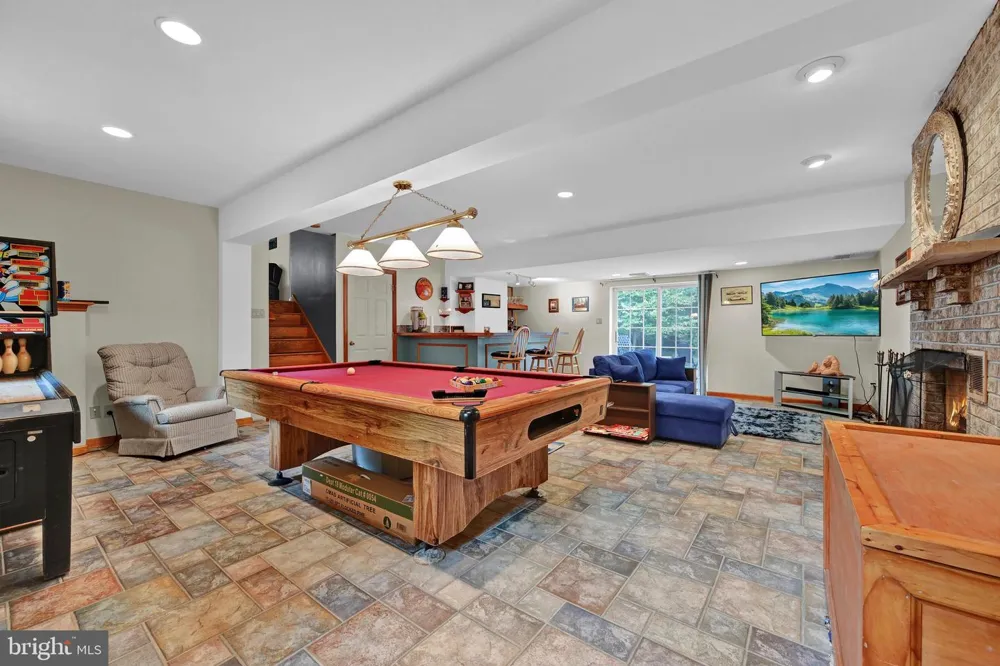 696 PINE HILL ROAD Andreas, PA 18211
