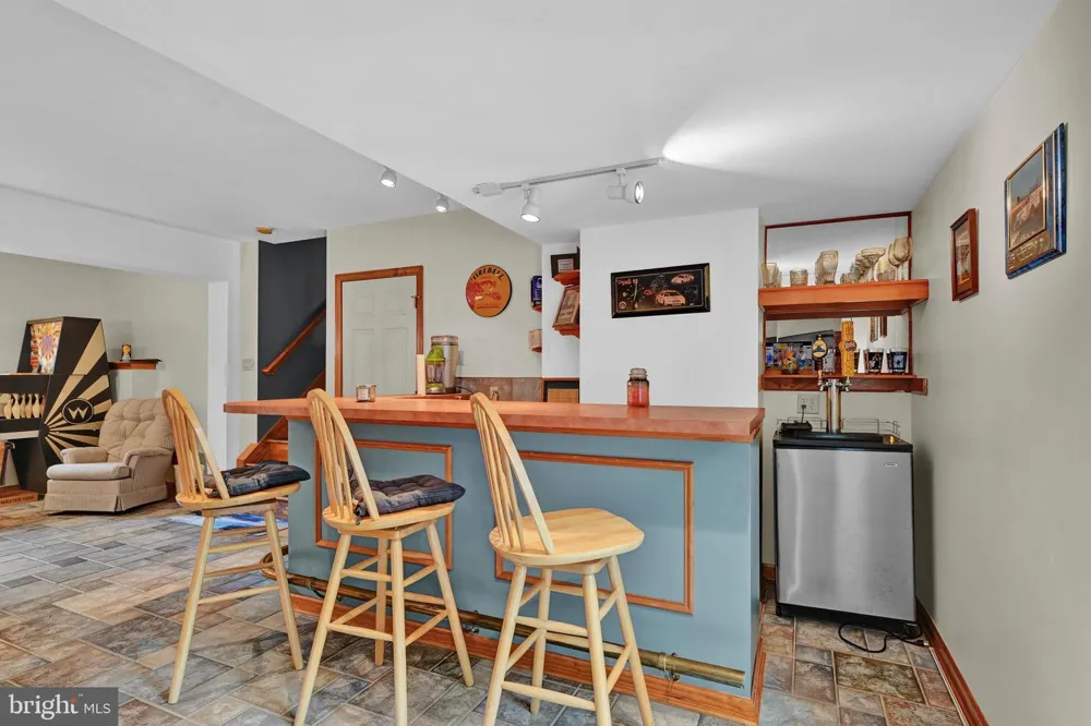 696 PINE HILL ROAD Andreas, PA 18211