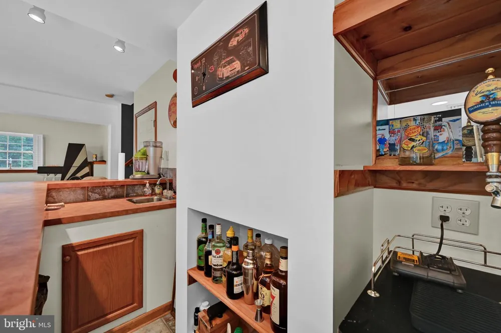 696 PINE HILL ROAD Andreas, PA 18211