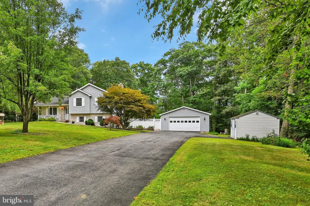 696 PINE HILL ROAD Andreas, PA 18211